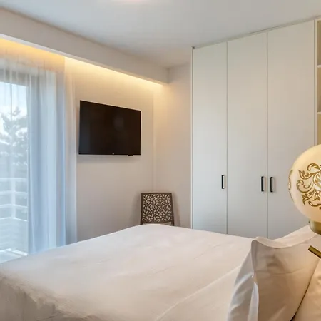 Collections - Proche Colmar - Eguisheim Aparthotel Husseren-les-Châteaux
